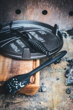 The Windmill Cast Iron Dutch Oven 4,5 Quarts Limited Edition 14 The Windmill Cast Iron Dutch Oven 4,5 Quarts Limited Edition -The Bastard Winkel image 1091